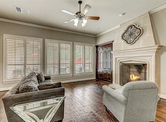 3rd image of 5901 Shady Oaks Dr