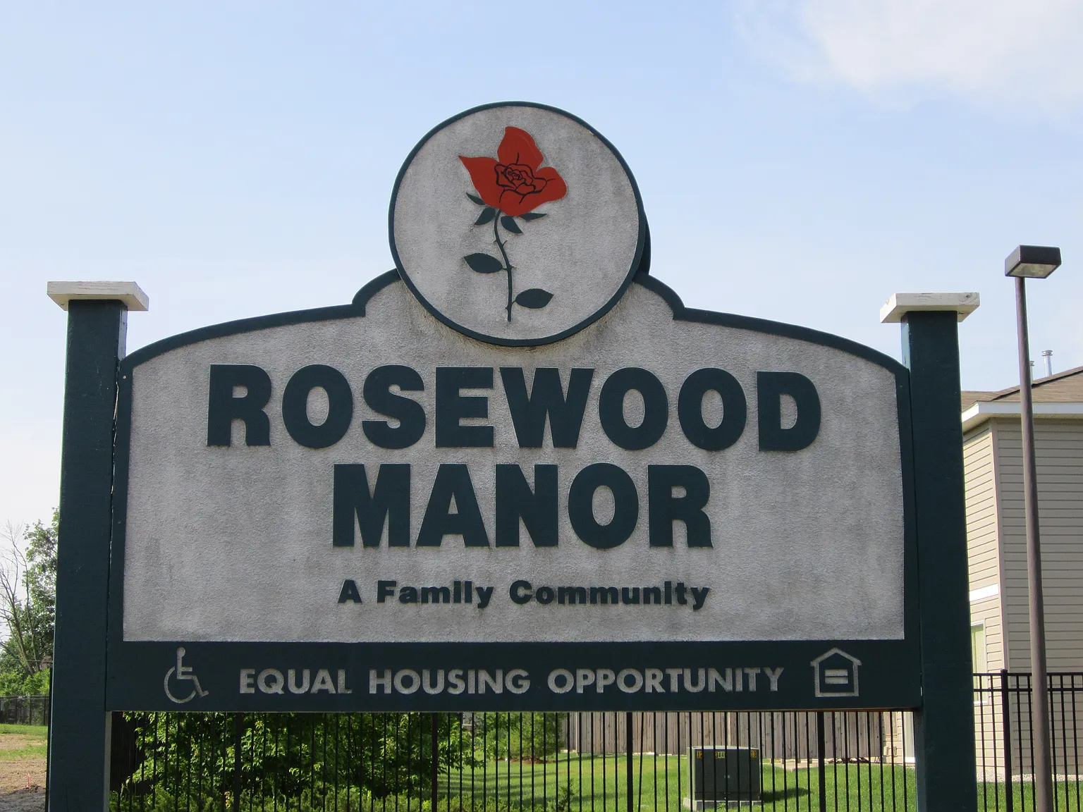 Rosewood Manor Townhomes — Photo 4