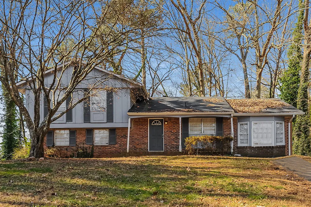 4 bed, 2.0 bath, 2165 sqft, $2,105 — Photo 1