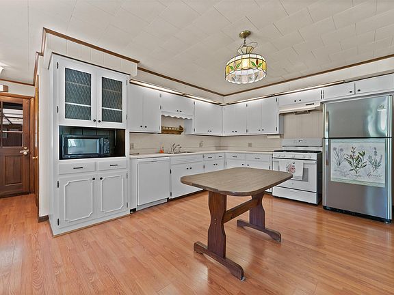 5th image of 3277 N Marion St