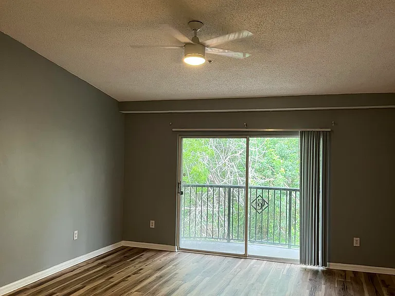 1000 Crestwood Ct S #1009 — Photo 9