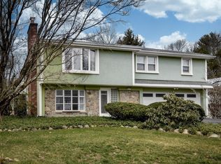 26 Angelica Dr, Framingham, MA 01701