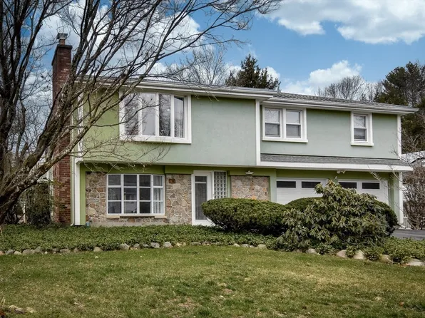 26 Angelica Dr, Framingham, MA 01701