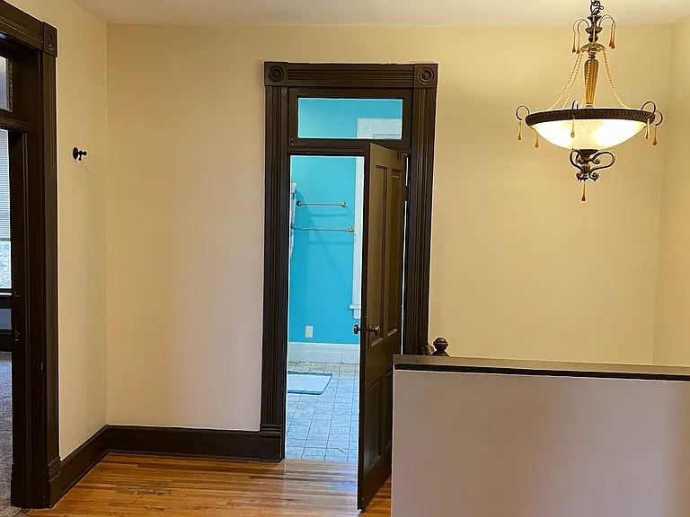 721 W 7th St — Photo 32