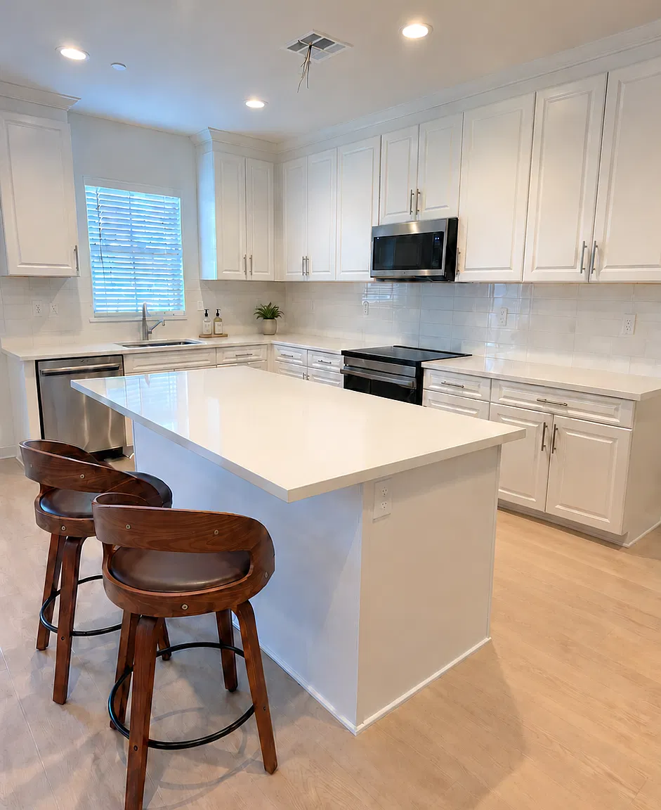 4 bed, 2.5 bath, 1900 sqft, $6,800 — Photo 4