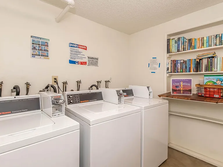 Ocean West Apartments — Photo 14