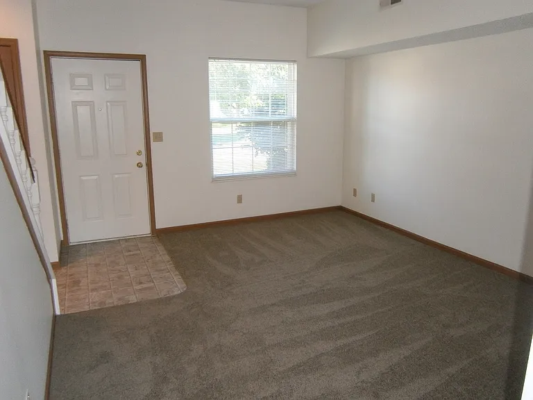 1040-1042 Jill Ct #1044 — Photo 4