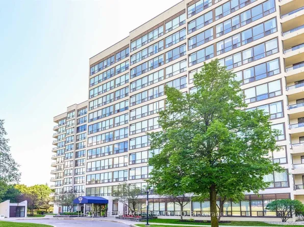 12 Laurelcrest St #902, Brampton, ON L6S 5Y4