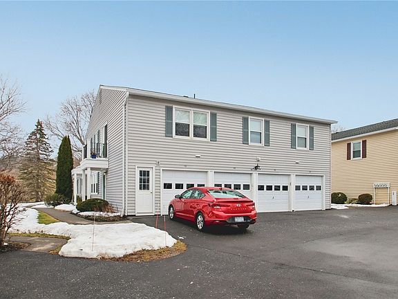 2nd image of 32 Arrowhead Way N
