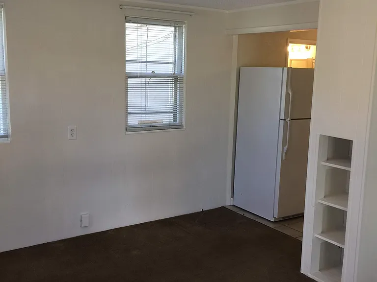 115 N Park St #5 — Photo 1