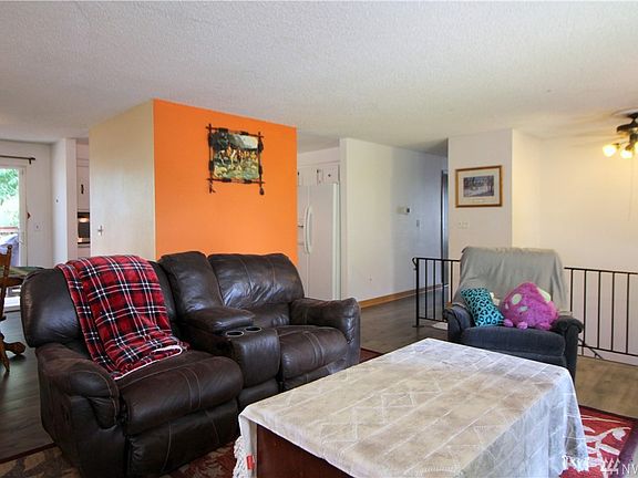 2nd image of 1332 Beverly Ct NE