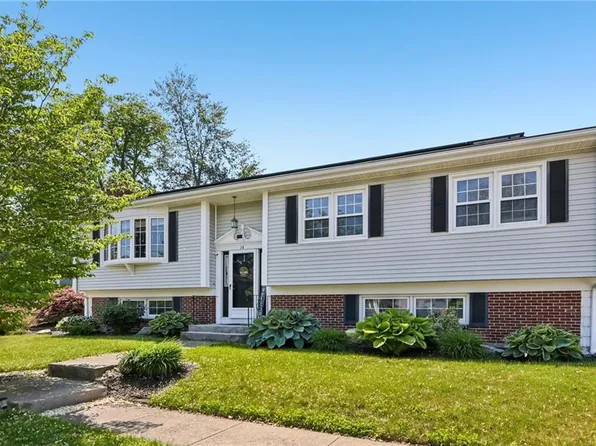 14 Candlewood Dr, Smithfield, RI 02828