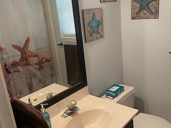 4th image of 2202 Clover Ln