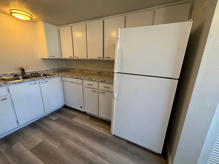 1815 E Vine St — Photo 4