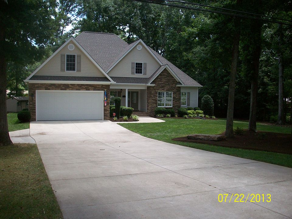 1st image of 214 E Stadium Dr