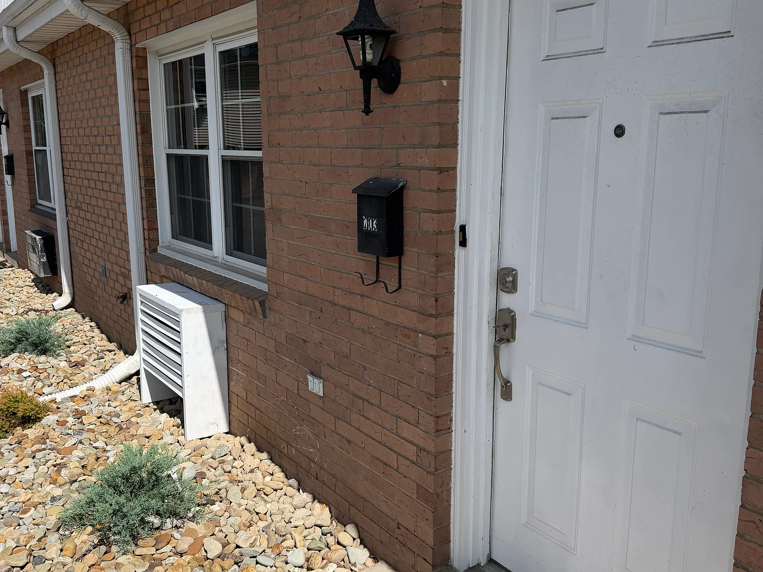 Studio, 900 sqft, $725 — Photo 2