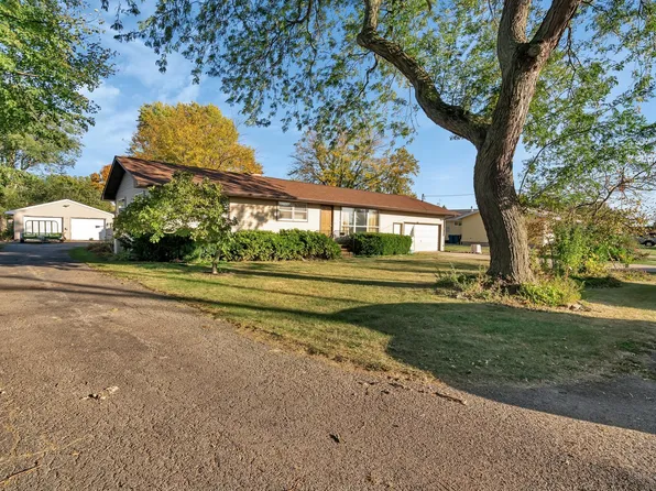 515 4th St, Earlville, IL 60518