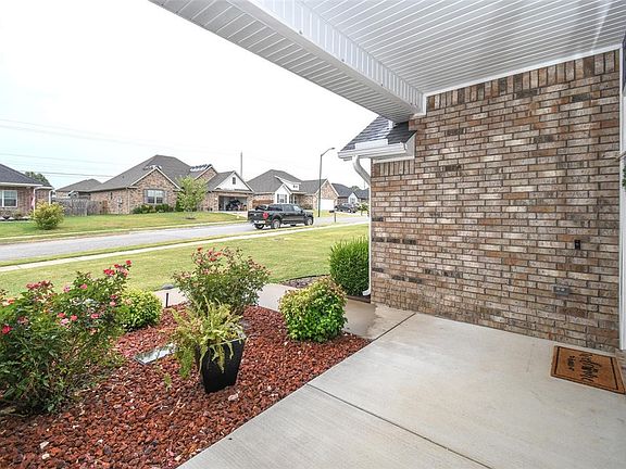 5th image of 2308 Brook Ln