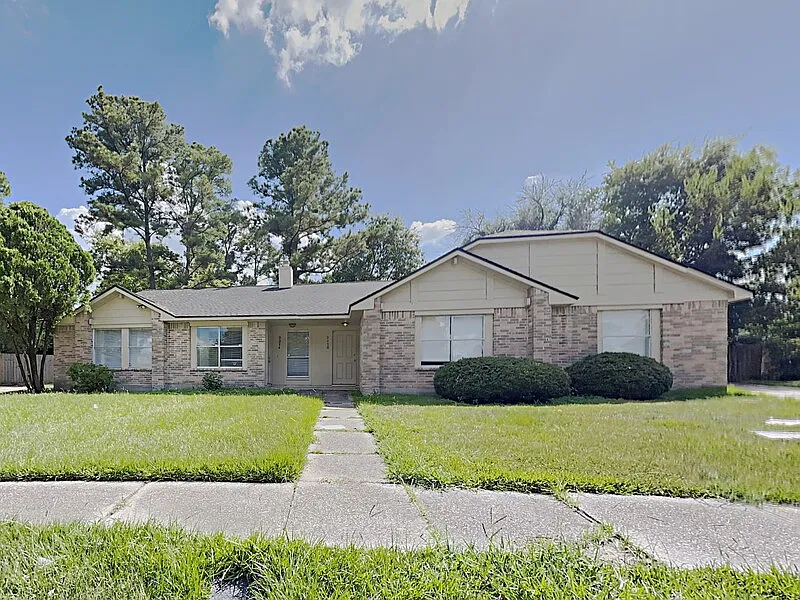 4 bed, 2.0 bath, 1675 sqft, $1,750 — Photo 1
