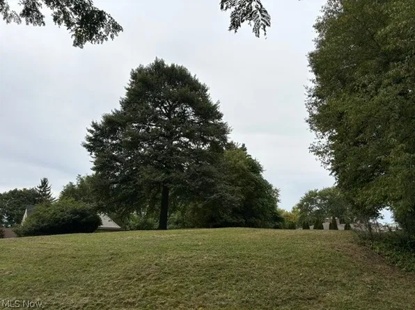 Landscape Cir NW, Canton, OH 44709