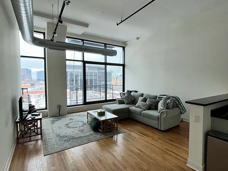 1224 W Van Buren St #615 — Photo 2