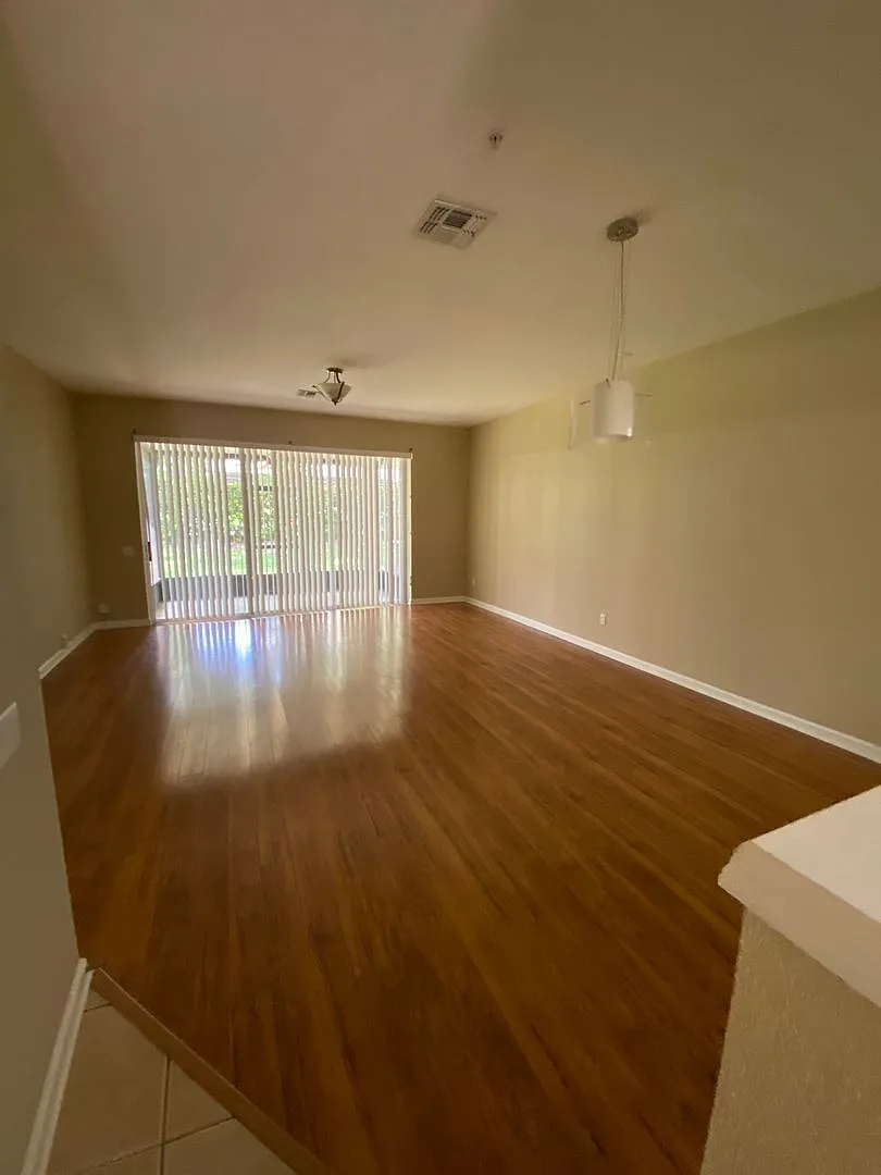Excellent Town House For Rent — Photo 3