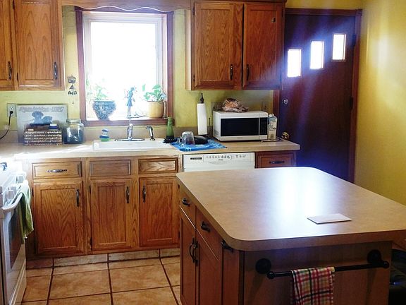 Bright and sunny kitchen