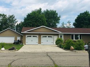 1207 Lakeview Dr, Sauk Centre, MN 56378