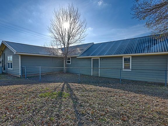 3rd image of 2511 S Market St