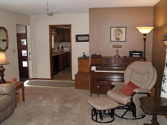 2nd image of 718 Jewel Dr