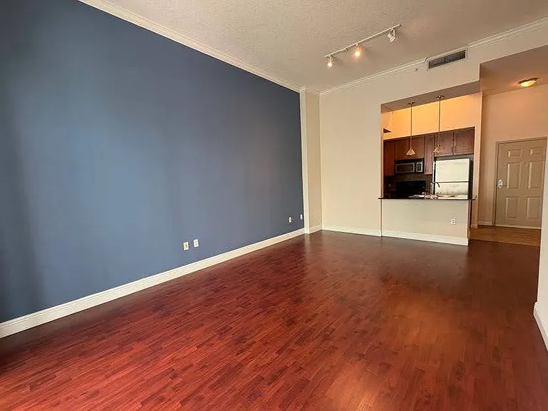 2000 N Bayshore Dr #126 — Photo 5