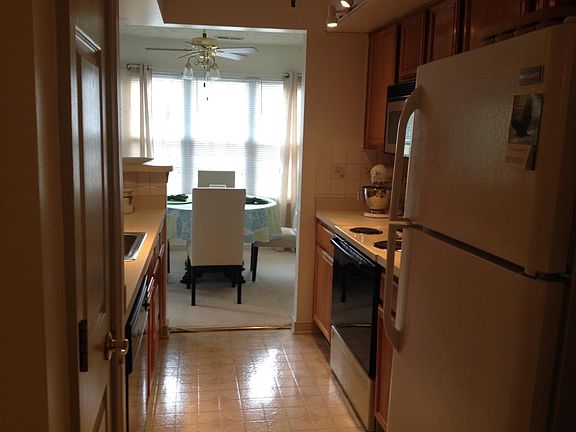 4th image of 202 Burkwood Ct APT E