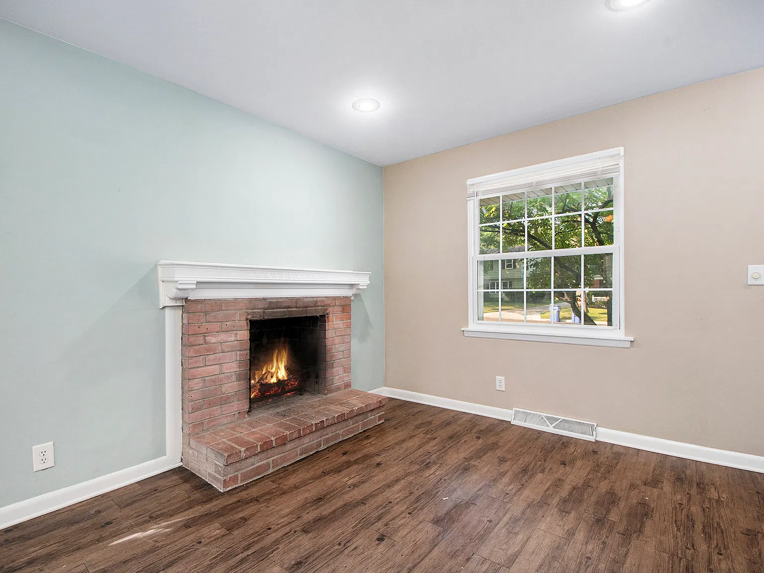 2342 Rosewood Ave SE — Photo 4