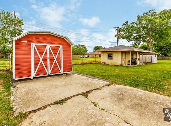 3rd image of 3637 Friendswood Dr