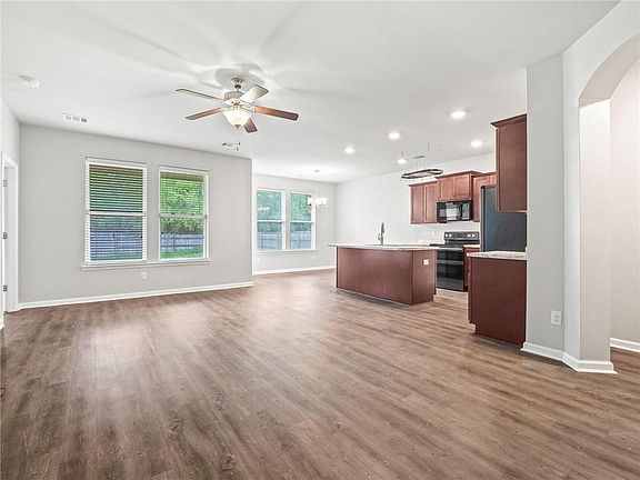 4th image of 15553 Madris Ln