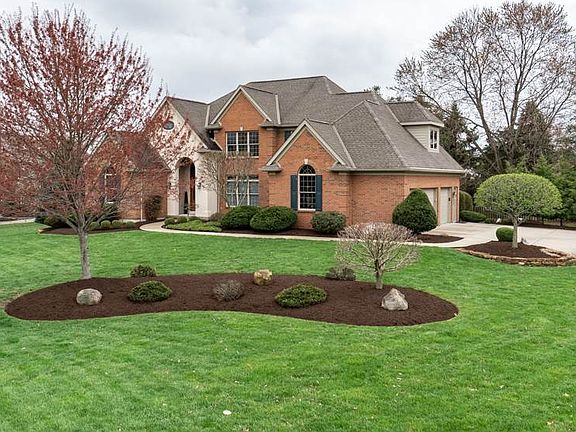 2nd image of 909 Squire Oaks Dr