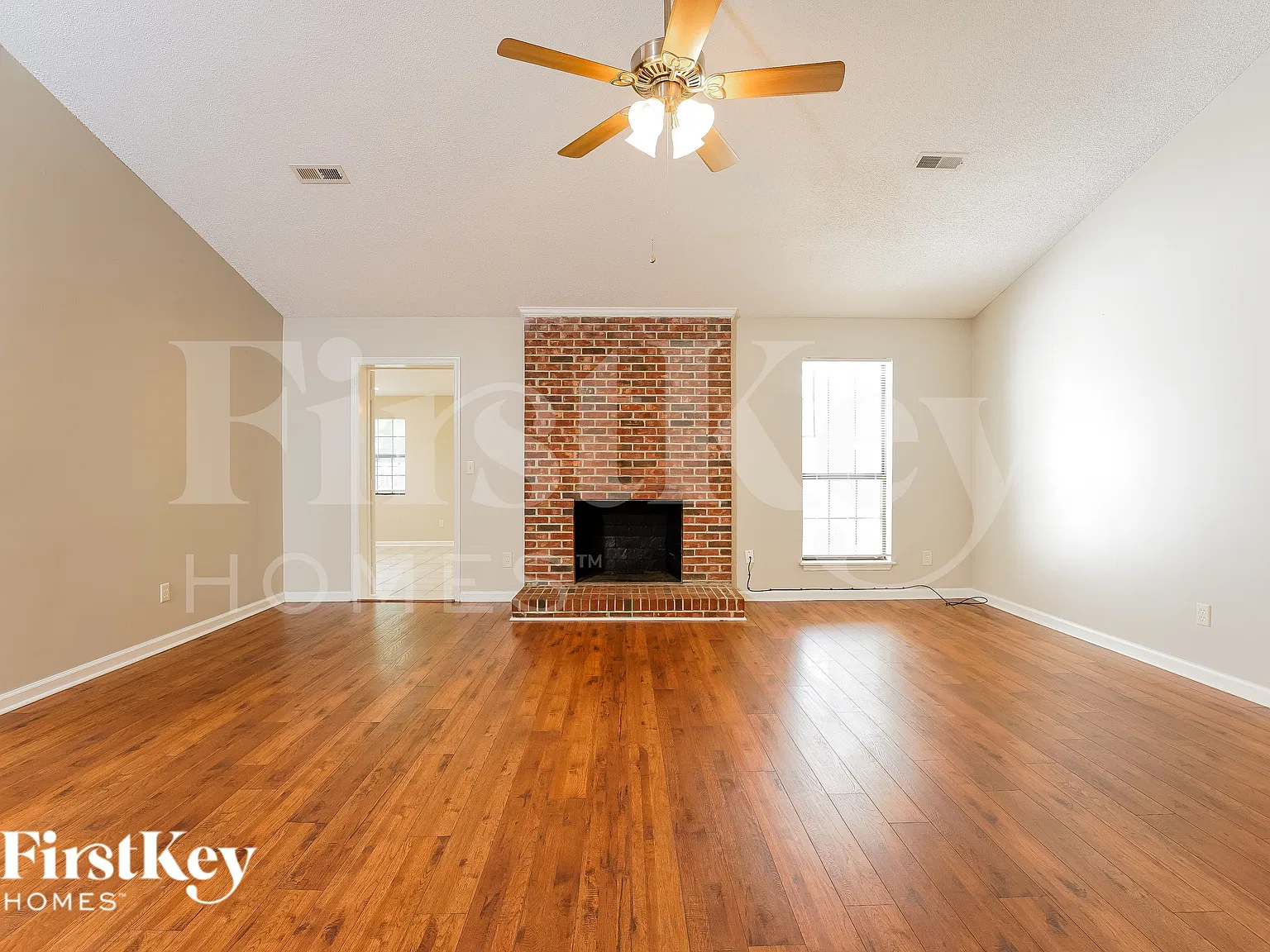 3 bed, 2.0 bath, 1646 sqft, $2,460 — Photo 4