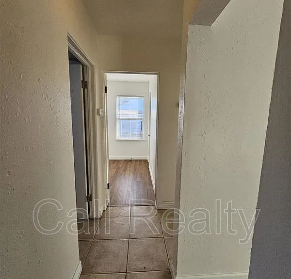 1603 E Lacrosse Ave — Photo 4