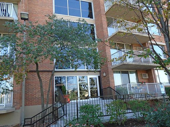 4th image of 2200 S Stewart Ave APT 2M
