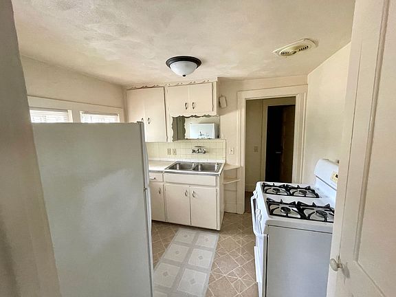 3rd image of 1648-1650 Keeler Ave #1648