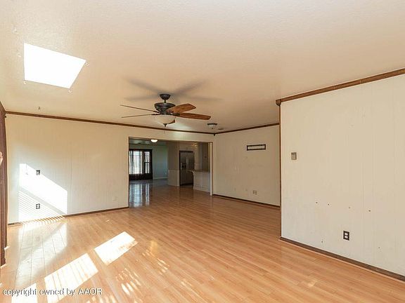 3rd image of 411 Holman Ln