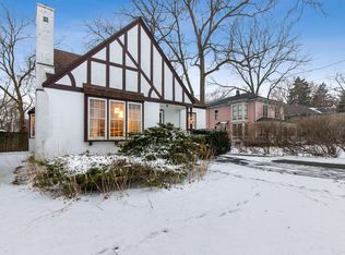 317 W Park Ave, Libertyville, IL 60048