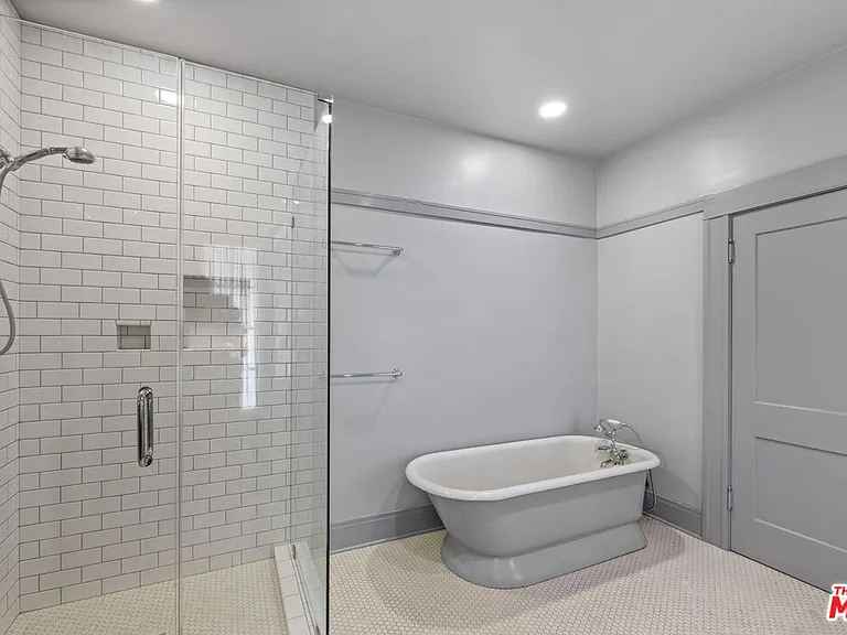 344 S Kingsley Dr — Photo 21