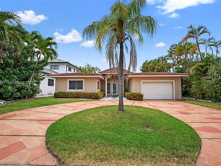 317 S Riverside Dr — Photo 22