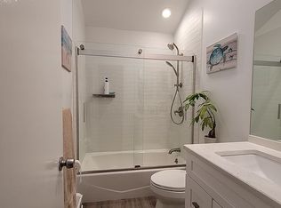 53 Knickerbocker Rd E, Plainview, NY 11803