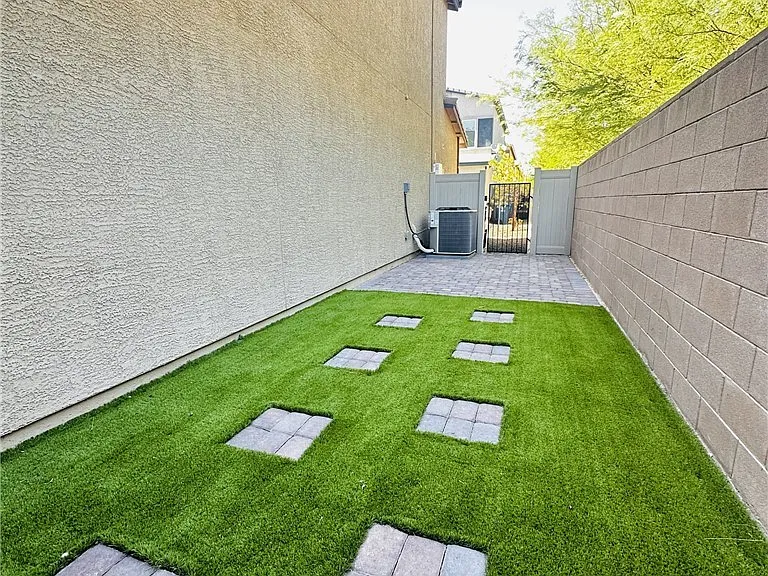 7331 Sunray Point St — Photo 17