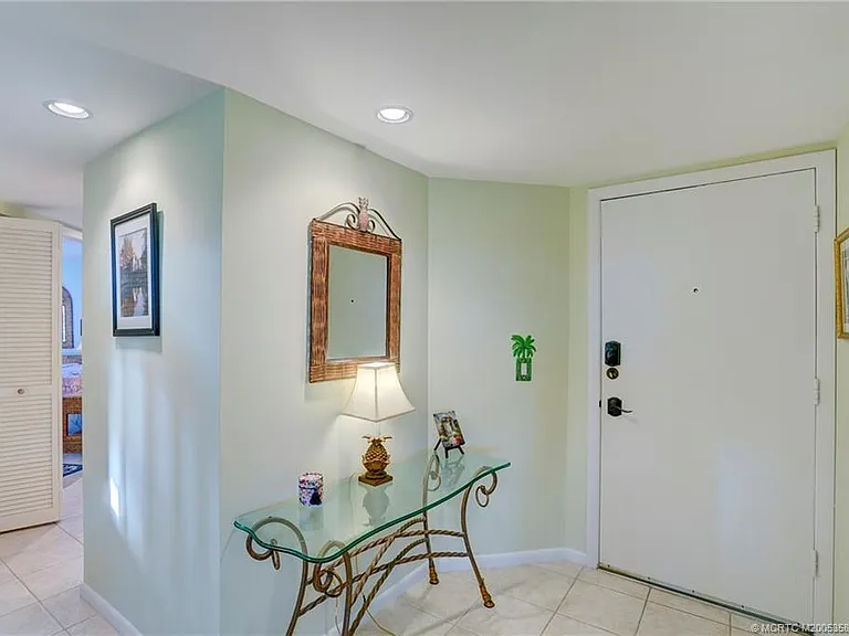 233 NE Edgewater Dr #204 — Photo 10