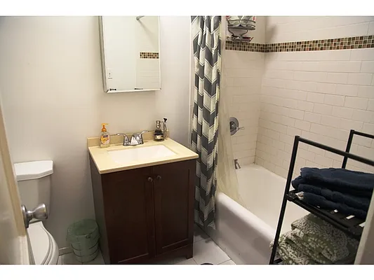 Sold by Aclawrence | media 16