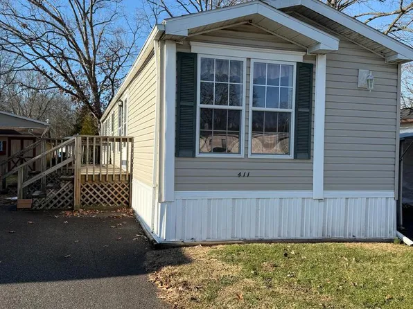 411 Oak Dr, Green Lane, PA 18054