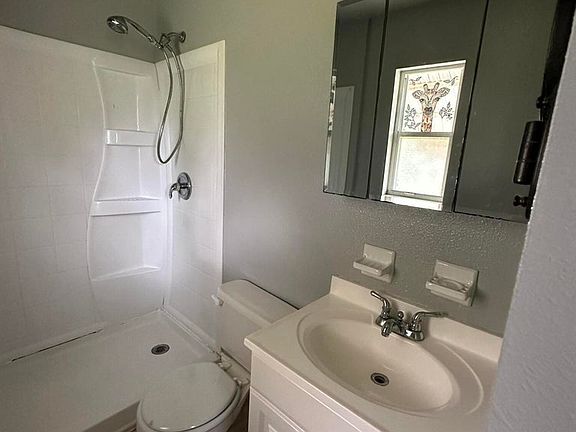 3rd image of 2804 Bayeux Ave